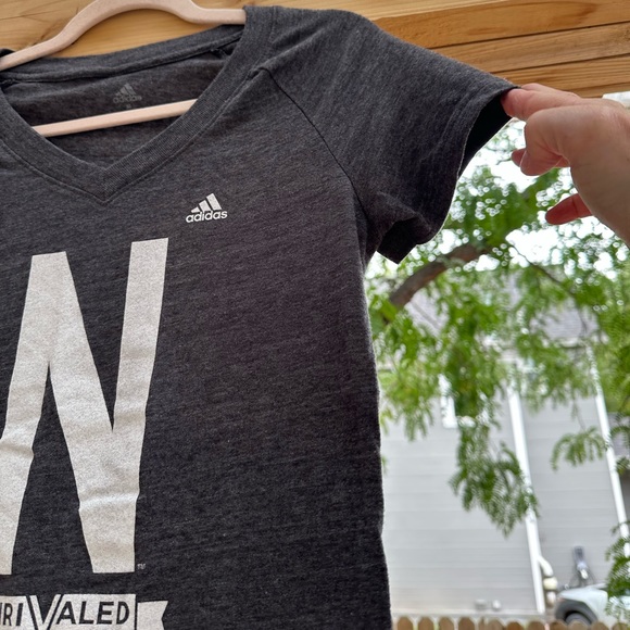 Adidas NWOT Nebraska Huskers Cornhuskers V Neck Short Sleeve Charcoal Tee - Picture 7 of 10